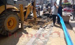 Gebze Yeni Bağdat Caddesi'nde Ana Su Borusu Patladı: Yol Çöktü, Çalışmalar Sürüyor