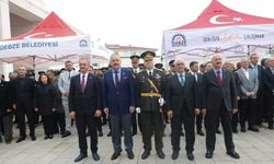 Gebze Kent Meydanı’nda Cumhuriyet Gururu! Protokol Bir Araya Geldi