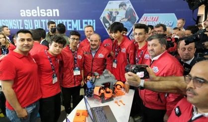 Bakan Varank TEKNOFEST Karadeniz'i gezdi