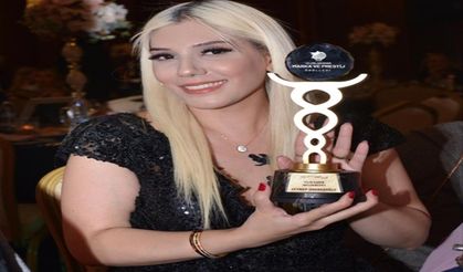 Zeynep Odabaşoğlu: 7. ödülümü çocuklarım, ailem ve tüm kadınlar  adına aldım