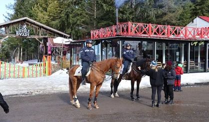 Kartepe'de atlı jandarma timleri göreve başladı