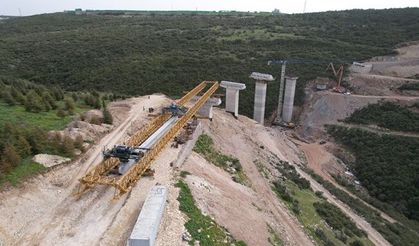 Dilovası Devlet Hastanesi Köprüsünde kiriş montajı