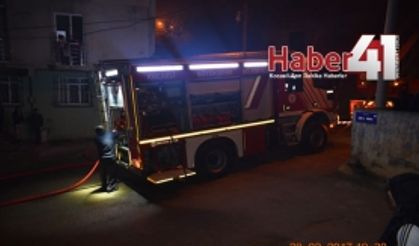 Gebze de Boş Binanın Çatısı Yandı
