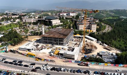 KOÜ Umuttepe Cami ve Otoparkı hızla yükseliyor