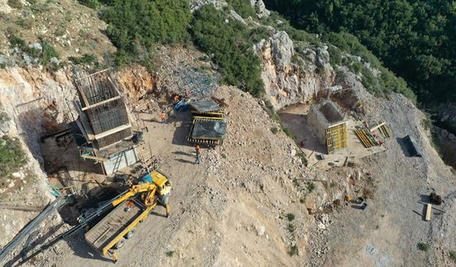 Dilovası Hastane yolunda köprü ayakları yükseliyor