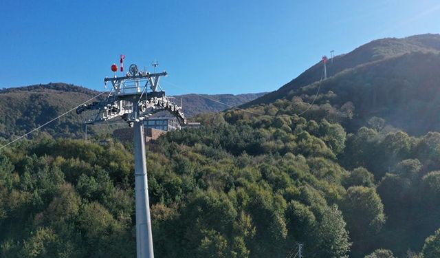 Teleferik’te ana hat boyunca haberleşme halatı