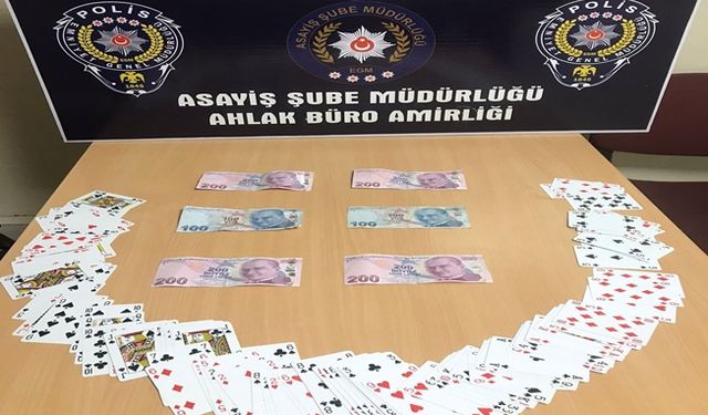 Kocaeli'de kumar baskınında 3 kişi yakalandı