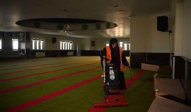 Çayırova’daki ibadethanelerde bayram hazırlığı