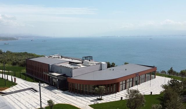 Kocaeli’nin manzaralı kütüphanesi hizmette
