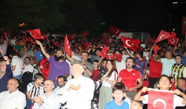Çayırova’da Ay-Yıldızlı zafer coşkusu