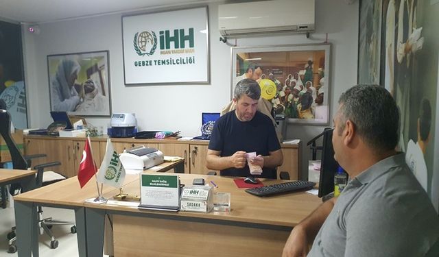 Dilovası'nda hayırsever emekli ilk maaşını Gazze'ye bağışladı
