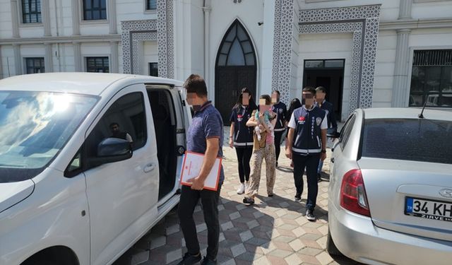 Hırsızlık zanlıları kucağında bebekle tutuklandı