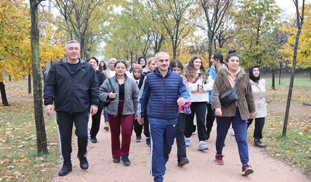 Çiftçi, bilgievleri öğretmenleriyle sabah yürüyüşünde buluştu