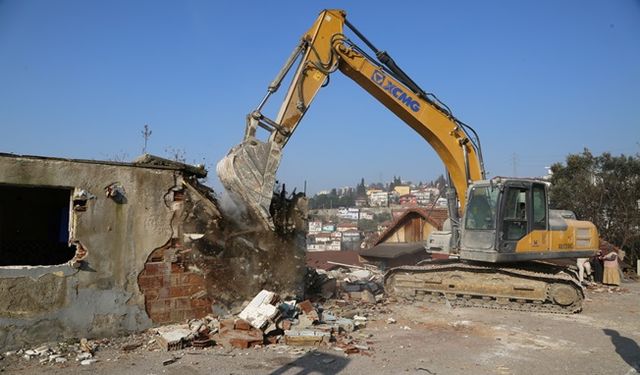 Cedit’te 7 bina daha yıkıldı