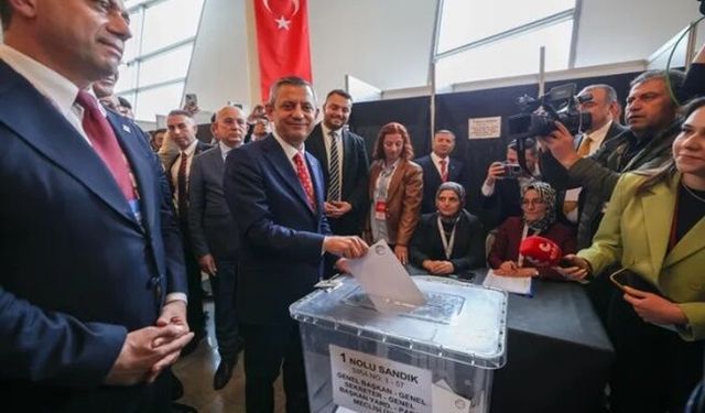 Özgür Özel  yeniden Genel Başkan seçildi