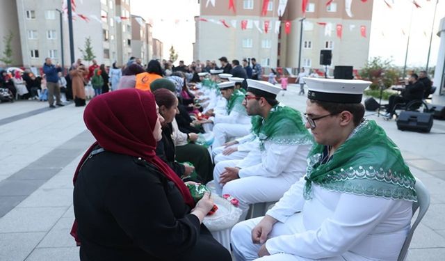 Çayırova’nın özel askerlerine kına gecesi