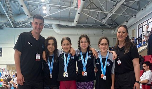 Çayırova’ya Türkiye yüzme şampiyonluğu geldi