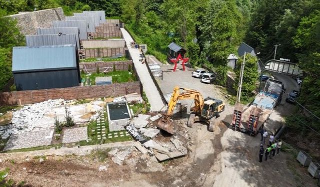 Kartepe’de Kaçak Bungalovlar Yıkıldı