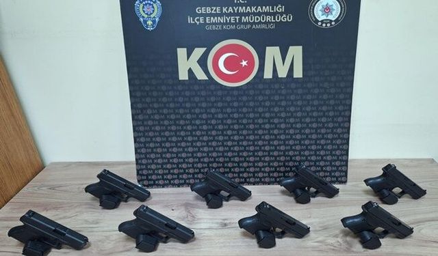 Çayırova'da durdurulan araçta 8 adet silah çıktı!