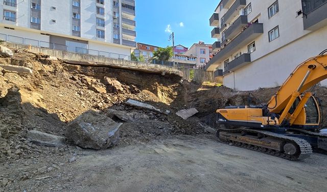 Gebze’de 7 Katlı Bina Yıkılma Tehlikesi Nedeniyle Tahliye Edildi