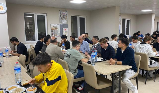 Vali  Aktaş’tan Gazi Süleyman Paşa Erkek Öğrenci Yurduna Akşam Ziyareti