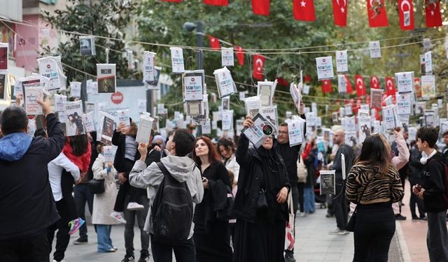 Kocaeli’de gelenek bozulmadı, kitaplar yine ilk ağaçlarda açtı!
