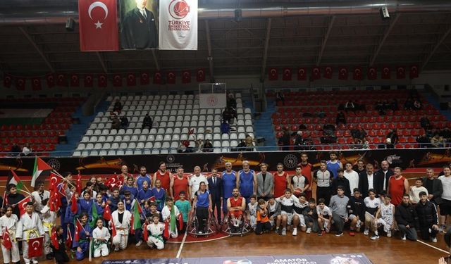Vali İlhami Aktaş, Amatör Spor Haftası Basketbol Gösteri Müsabakasına Katıldı