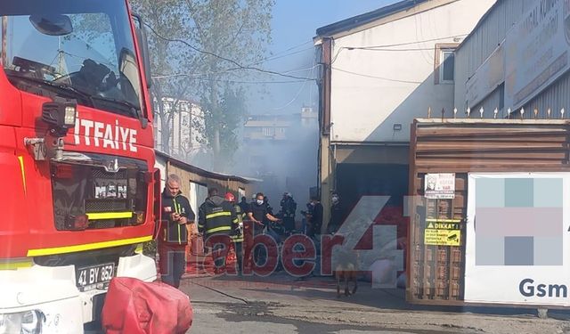 Gebze’de Mangal Kömürü İmalathanesinde Yangın Paniği