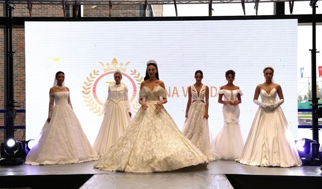 Evlilik Fuarı'nda gelinlik defilesi büyüledi