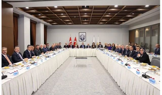 AK Parti Genel Merkezi’nde yerel yönetimler istişaresi