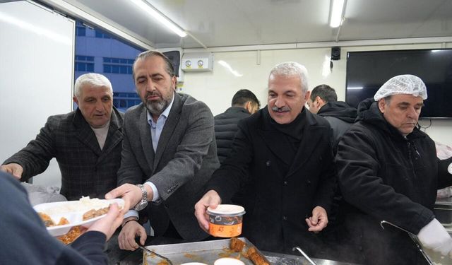 GEBZE TİCARET ODASI MOBİL AŞEVİ RAMAZAN’DA HASTANELERDE DAYANIŞMA SOFRASI KURUYOR