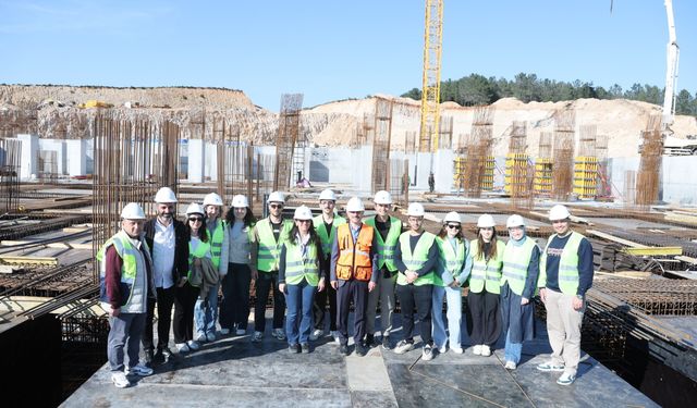 Çiftçi, hastane inşaatını GTÜ’lü öğrencilerle birlikte inceledi