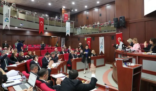 İzmit Belediyesi Meclisi’nde görev dağılımı yapıldı