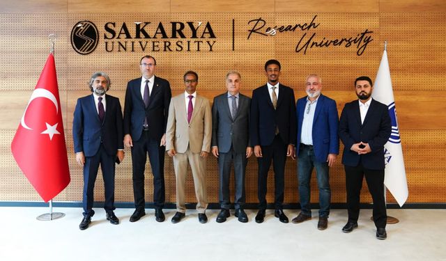 Somali Zemzem Bilim ve Teknoloji Üniversitesi Heyetinden Sakarya Üniversitesine Ziyaret