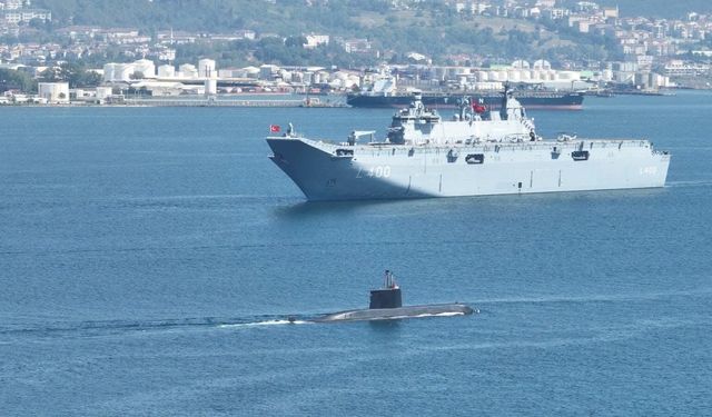 Türk Donanması’ndan  Kocaeli’de gövde gösterisi