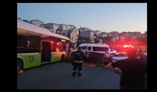 Gebze’de belediye otobüsü karşı şeride geçti: 2’si çocuk 3 kişi yaralandı