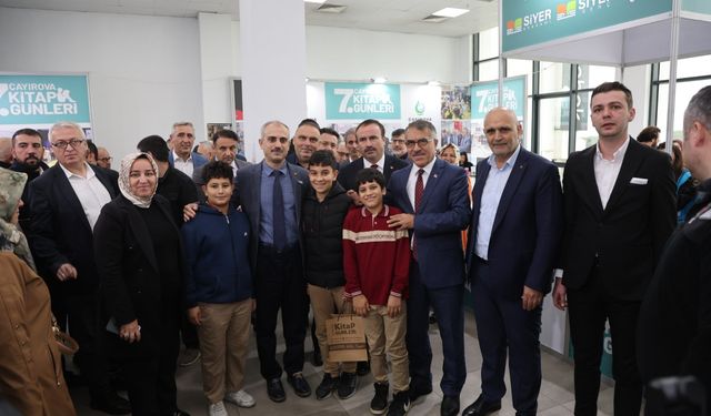 Çayırova 7. Kitap Günleri, kapılarını ziyaretçilerine açtı