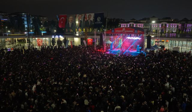 Sagopa sahneye çıktı, Milli İrade Meydanı yıkıldı