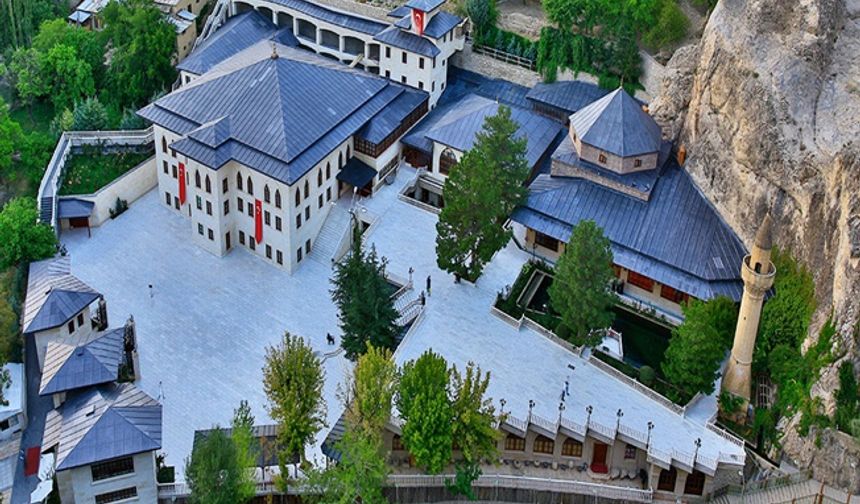 Somuncu Baba Camii Ve Türbesi 