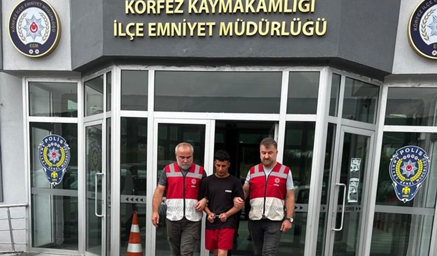 Körfez'de parktaki gençlerin motosikletini gasp eden zanlı tutuklandı!
