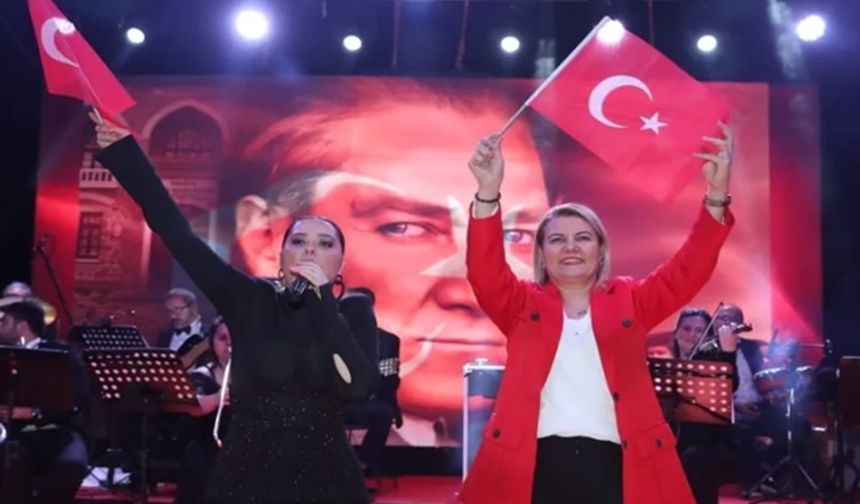 Kapanca Sokak’ta 19 Mayıs coşkusu Reyhan Karaca konseriyle taçlandı