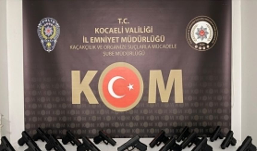 Kocaeli'de durdurulan araçta zulalanmış 17 tabanca ele geçirildi!