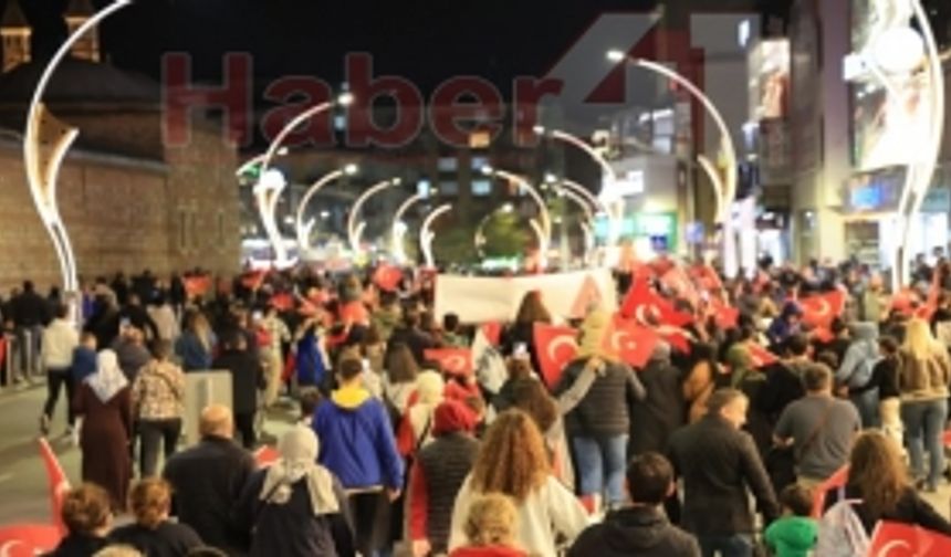 Gebze'de Cumhuriyet Bayramı Coşkusu Fener Alayı İle Dolu Dolu Yaşandı
