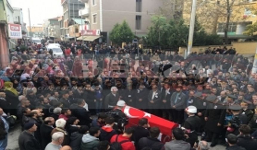 Şehit jandarma er Ömer Özavcı, bugün Dilovası'nda düzenlenen törenle son yolculuğuna uğurlandı  