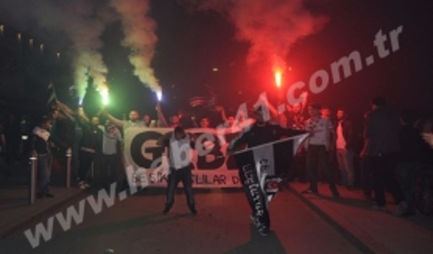Gebze'de Beşiktaş'ın Şampiyonluk kutlamaları renkli geçti