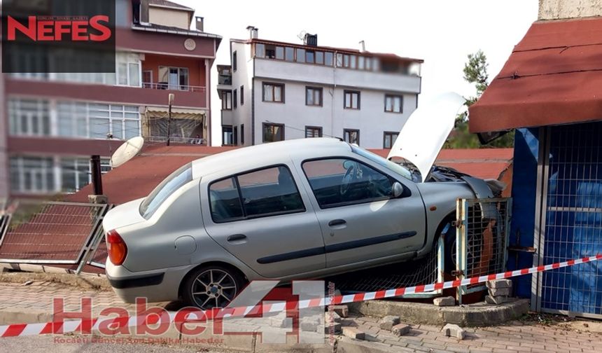 Gebze’de Akılalmaz Kaza: Savrulan Araç Evin Çatısında Durdu
