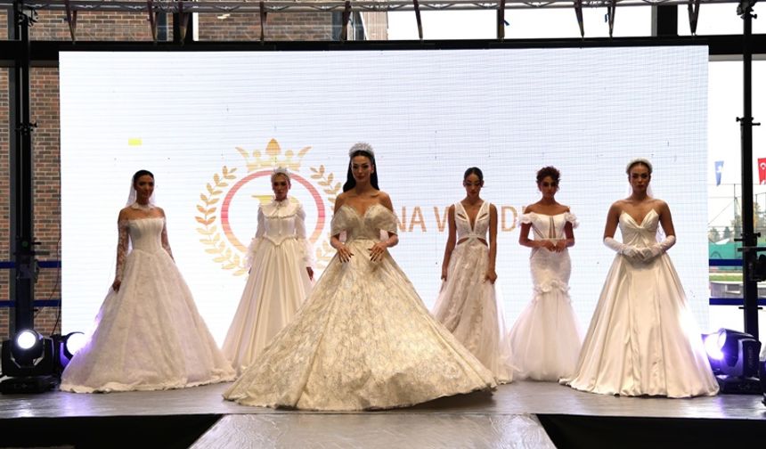 Evlilik Fuarı'nda gelinlik defilesi büyüledi