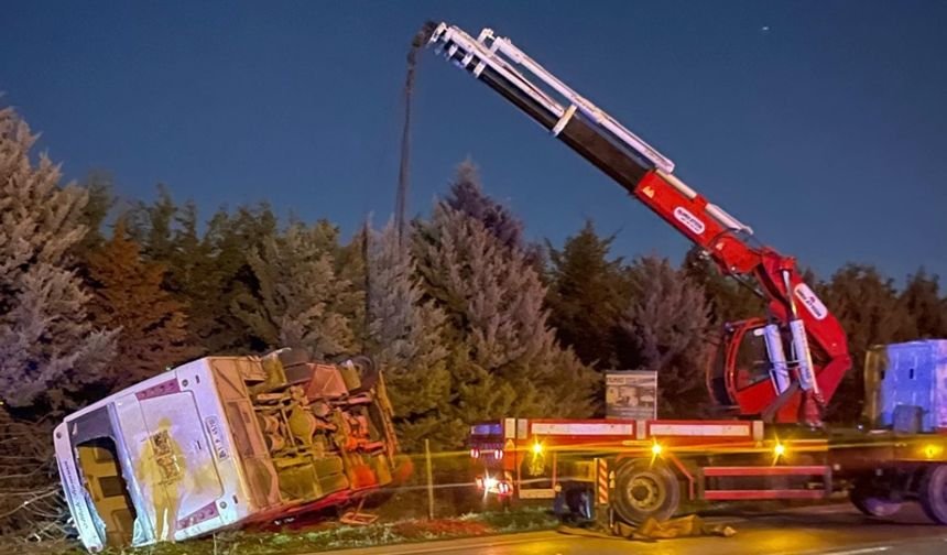 Gebze’de İşçi Taşıyan Midibüs Devrildi: 1’i Ağır 8 Yaralı
