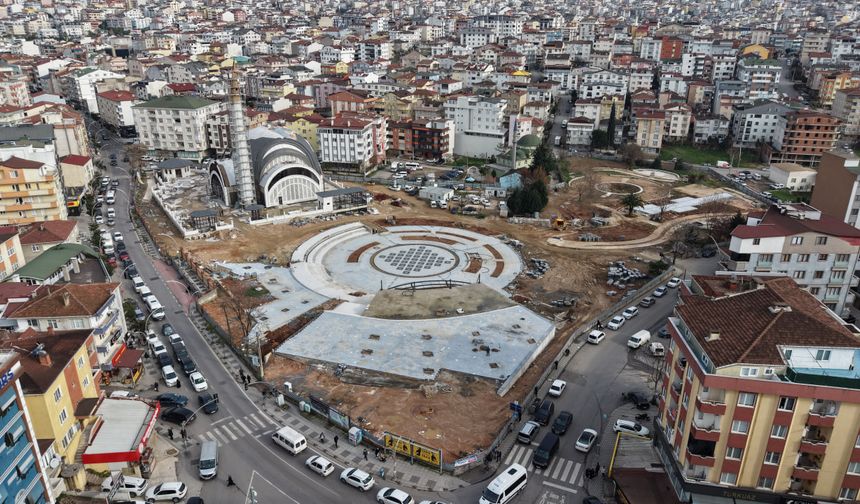 Kent Meydanı’nda çalışmalar tam gaz devam