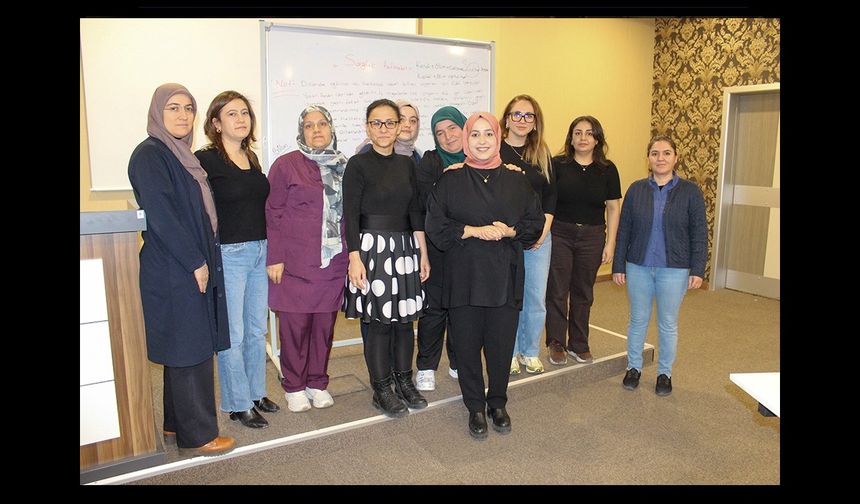 KOCAELİ DEVLET HASTANESİ’NDE SAĞLIK ÇALIŞANLARINA İŞARET DİLİ EĞİTİMİ